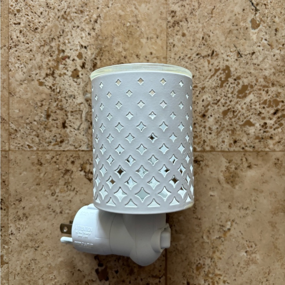 Scentsy mini wall diffuser - Picture 1 of 3